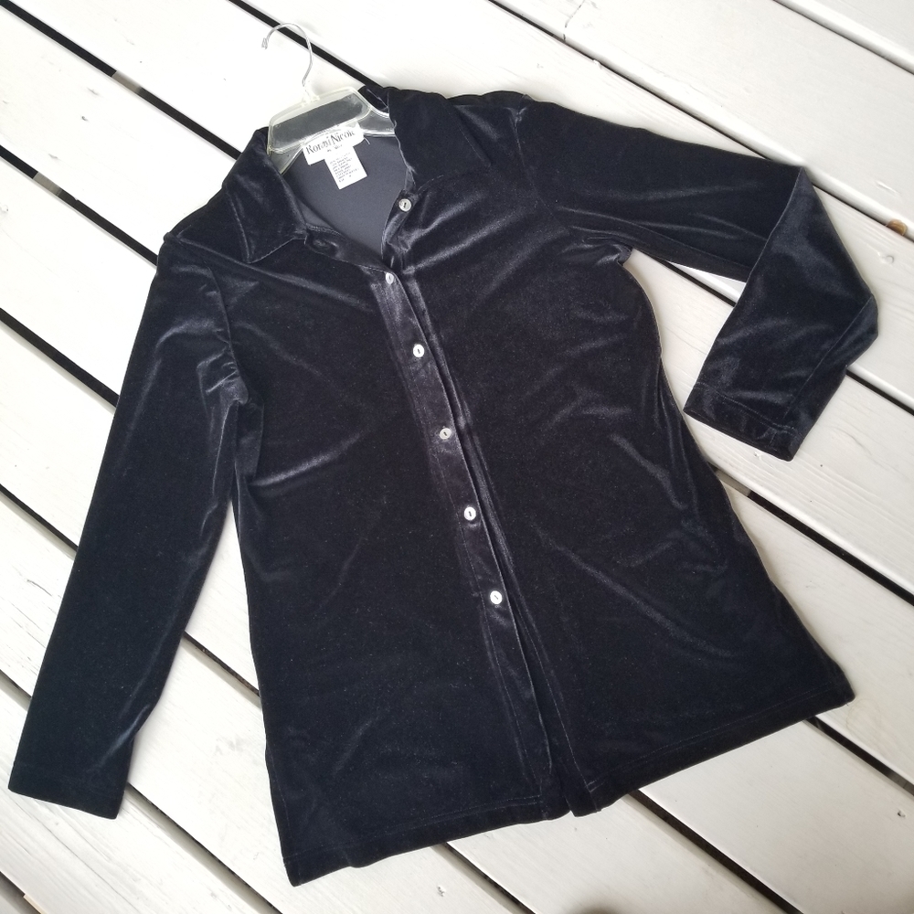M blk velour feel button up tunic top